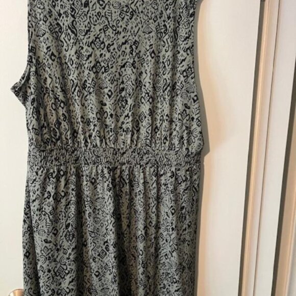 green and black summer dress - Picture 2 of 4